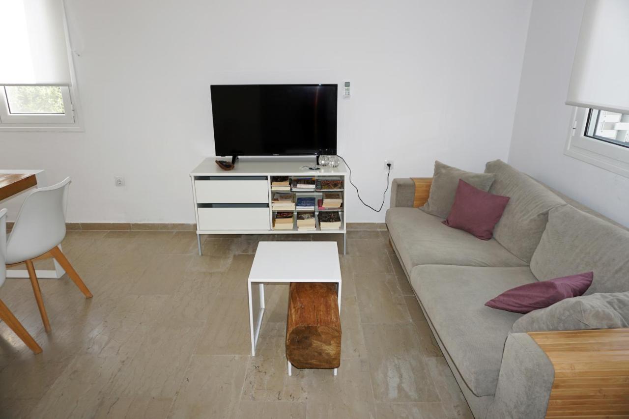 Modern Apartment 10Mins From The Beach Agia Eirini Esterno foto